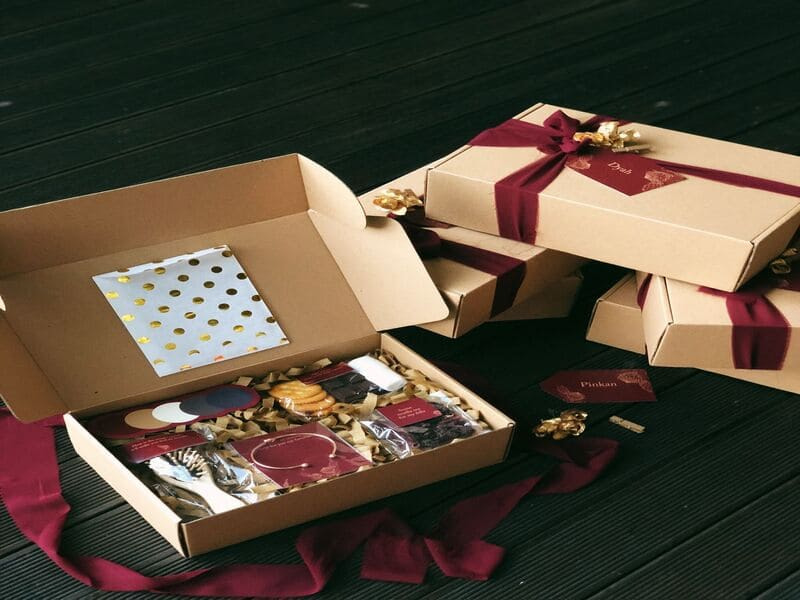 Đặc điểm cấu tạo của hộp carton nắp gài